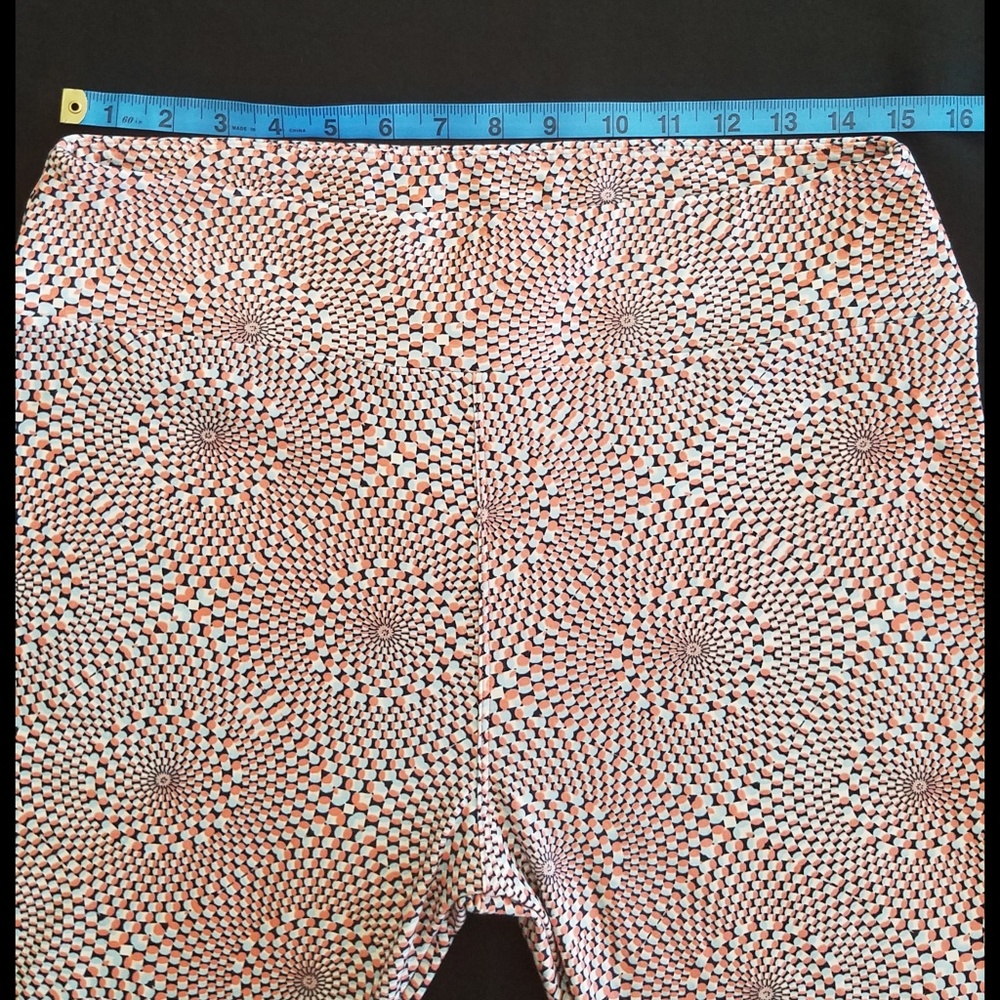 LulaRoe Leggings size Tall & Curvy - Picture 6 of 7